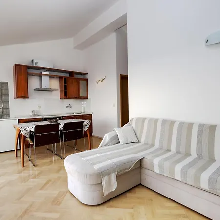 Simic Apartament *